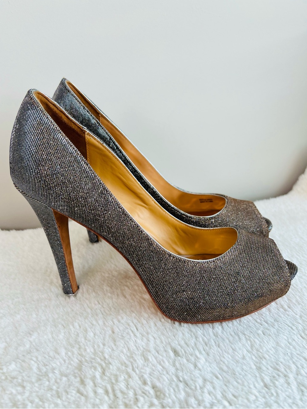 Badgley Mischka Glitter Peep Toe High Heels in Silver